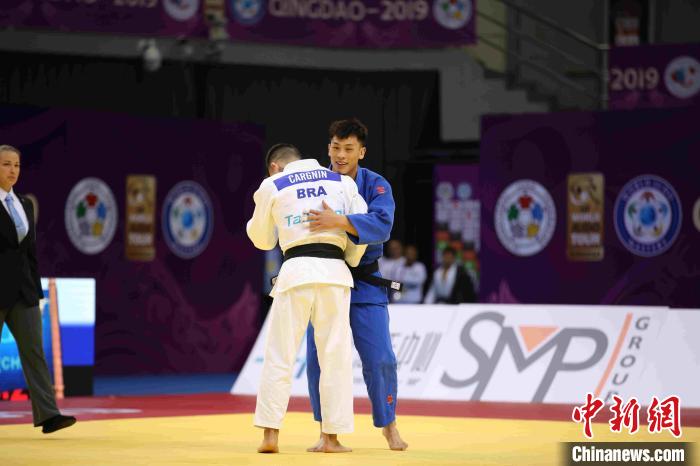  替补选手临危受命，临场发挥惊艳众人  