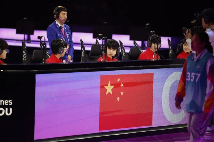  电竞裁判严格执裁，公平竞赛获赞誉