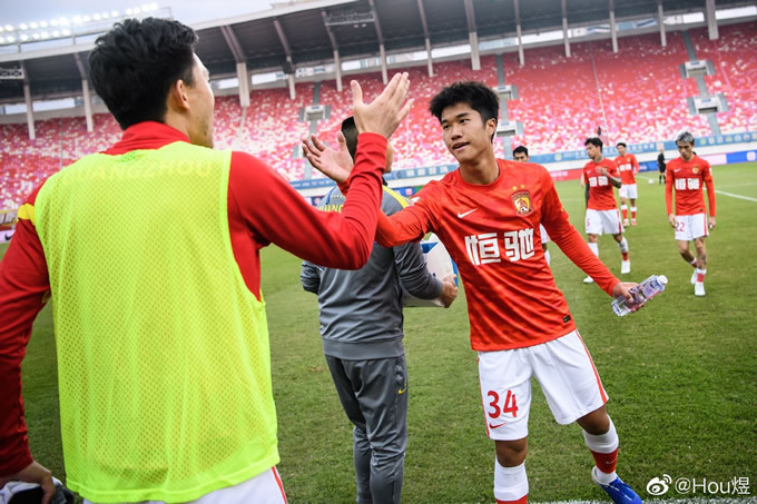  升班马展锋芒，主场力克传统豪强