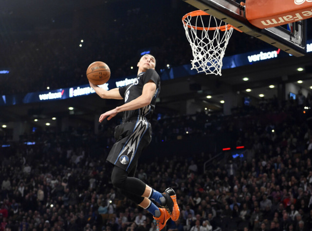  拉文扣篮大赛冠军公牛击败尼克斯