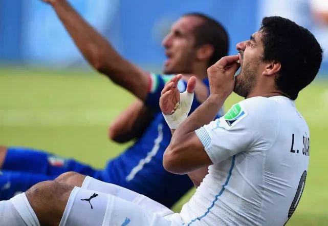  苏亚雷斯伤愈复出首战，乌拉圭锋霸锋芒再现