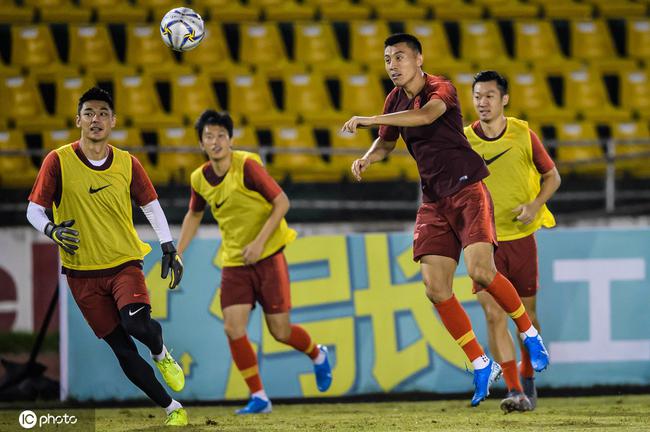  国足世预赛关键战惜败韩国队